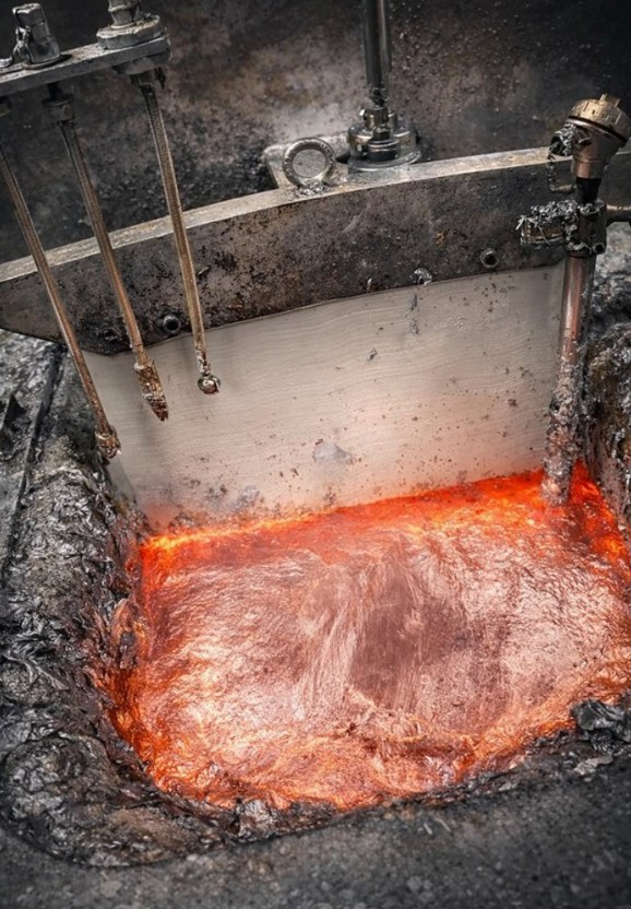 Calcium silicate board in an aluminum melting furnace