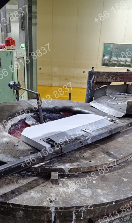 Placa de silicato de cálcio de alta densidade 1100°C — instalação em forno de fusão de alumínio
